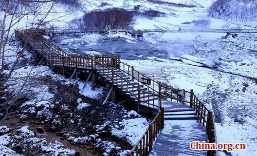 Tuyết đột nhiên rơi giữa mùa hè ở Trung Quốc