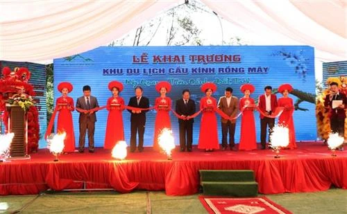 Khai trương Khu du lịch sinh thái cầu kính rồng mây