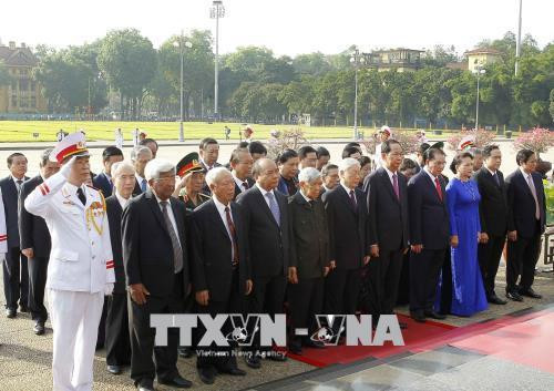 Lãnh đạo Đảng, Nhà nước vào Lăng viếng Bác