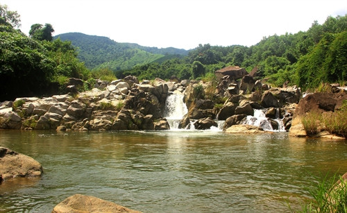 Vẻ đẹp hoang sơ thác nước nơi “cổng trời” An Lão