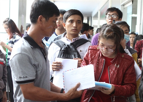 Xét tuyển đại học, cao đẳng đợt 1 năm 2015: Cơ sở hạ tầng kỹ thuật chưa đáp ứng nhu cầu khổng lồ của kỳ tuyển sinh