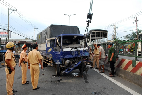 Tông xe liên hoàn trên quốc lộ 1, giao thông ùn tắc kéo dài hơn 3 km