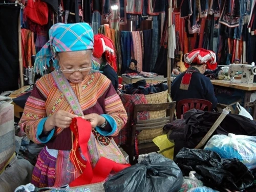 Phụ nữ dân tộc thiểu số tham gia nhiều hơn công tác xã hội