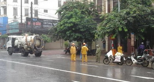 Hà Nội mở các cửa phai hồ để điều hòa nước