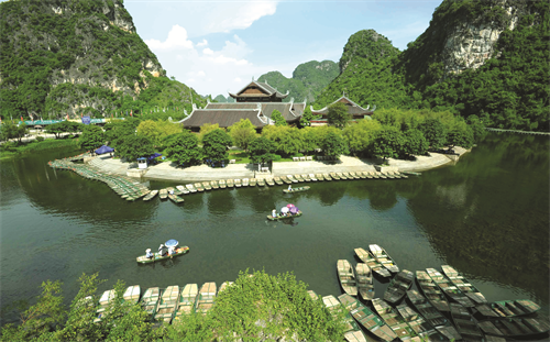 Đến với danh thắng Tràng An