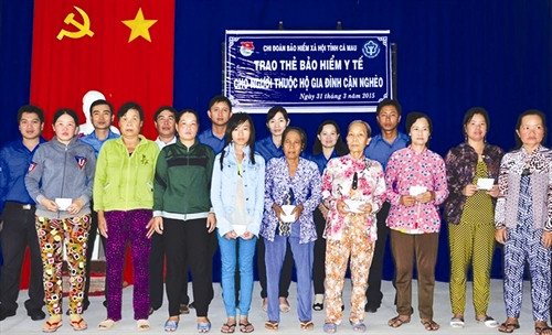 Cà Mau cấp thẻ bảo hiểm y tế cho người nghèo, đồng bào dân tộc thiểu số