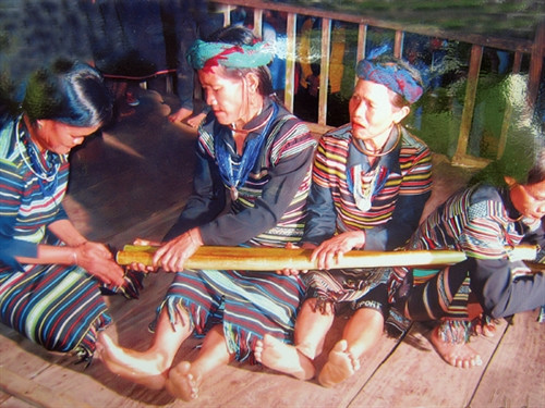 Ống vinh-vút, nhạc cụ độc đáo của người Hrê