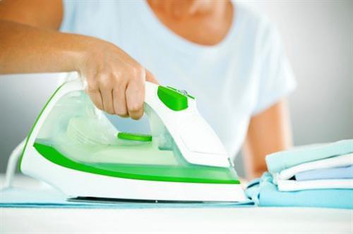 Mẹo gỡ kẹo cao su dính trên quần áo, giày dép cực nhanh bằng vài bước đơn giản
