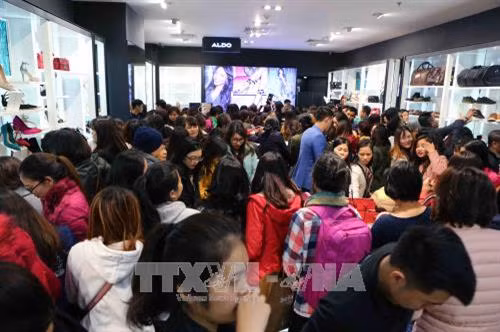 Nhà bán lẻ tung chiêu "săn" khách hàng trong ngày Black Friday
