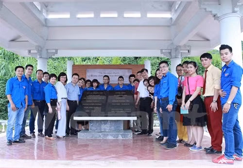 Tuổi trẻ Thông tấn xã Việt Nam "về nguồn", tri ân các gia đình chính sách