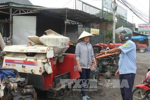 Long An lập lại trật tự hành lang an toàn giao thông