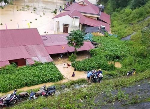 Mưa lớn gây sạt lở, tắc đường và ngập úng trường học ở vùng cao Si Ma Cai, tỉnh Lào Cai