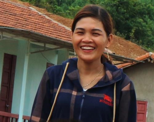 Hồ Thị Kiên - Nữ đảng viên trẻ người Chứt “một gánh hai vai”