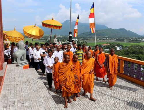 An Giang: Phum, sóc đồng bào Khmer vào Xuân