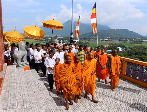 An Giang: Phum, sóc đồng bào Khmer vào Xuân