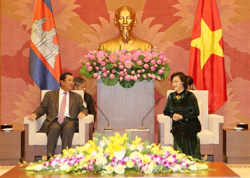 Chủ tịch Quốc hội Nguyễn Thị Kim Ngân hội kiến Thủ tướng Vương quốc Campuchia Samdech Techo Hun Sen
