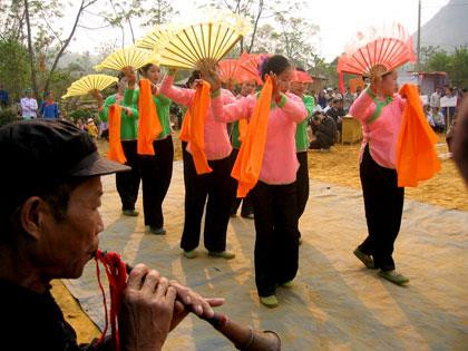 Tục hát cưới trong hôn nhân của người Giáy