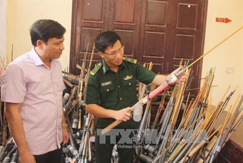 Đẩy mạnh tuyên truyền đồng bào dân tộc giao nộp vũ khí, vật liệu nổ