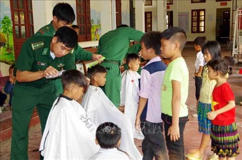 Bộ đội Biên phòng Pa Tần gắn kết biên cương với học đường