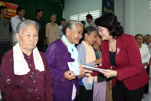 Lãnh đạo Đảng, Nhà nước, thăm, tặng quà Tết cho hộ nghèo, gia đình chính sách ở Vĩnh Long, Phú Thọ