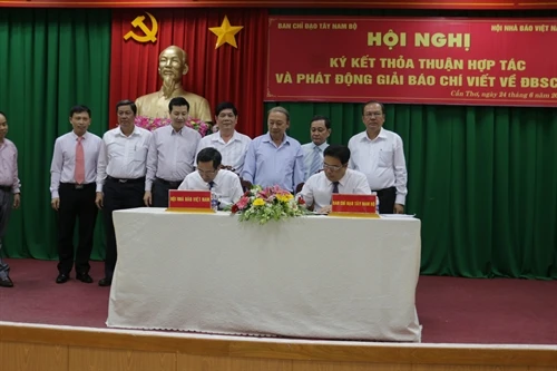 Ký kết Bản ghi nhớ thỏa thuận hợp tác giữa Ban Chỉ đạo Tây Nam bộ với Hội Nhà báo Việt Nam