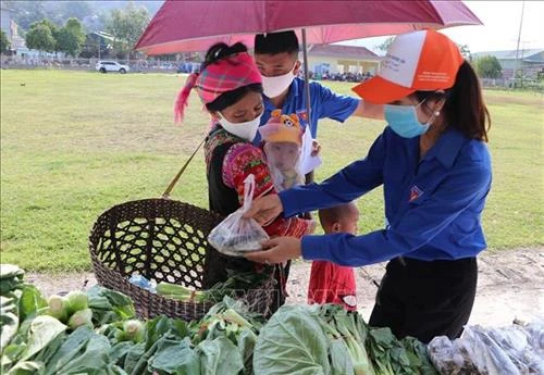 San sẻ yêu thương với đồng bào các dân tộc vùng biên giới Lai Châu