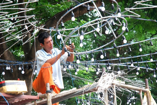 Hà Nội lắp xong 15 màn hình LED phát trực tiếp diễu binh