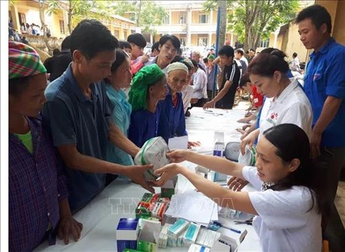 Khám, tư vấn sức khỏe miễn phí cho các gia đình chính sách, người nghèo ở Cao Bằng