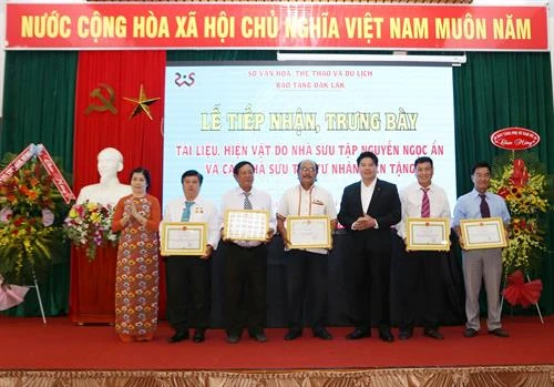 Bảo tàng tỉnh Đắk Lắk tiếp nhận hiện vật và trưng bày chuyên đề “Dấu ấn thời gian”