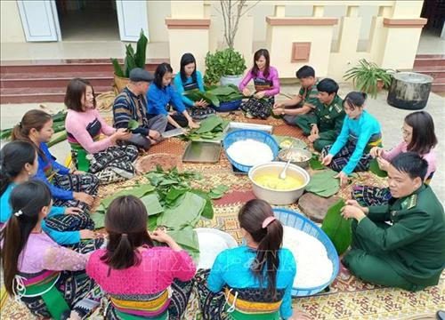 Ấm áp tình hữu nghị Việt - Lào nơi vùng cao Quan Sơn