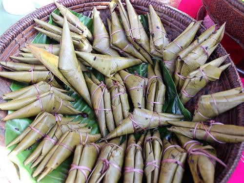 Bánh sừng trâu của người Cơ Tu
