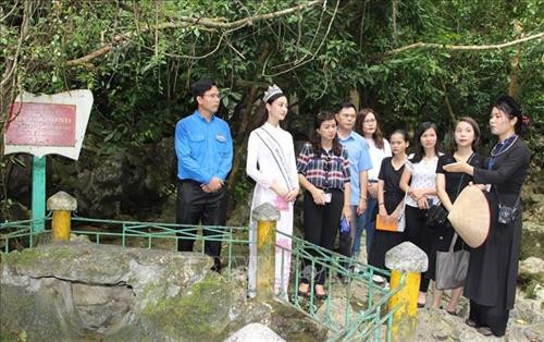 Hoa hậu Lương Thùy Linh tham gia nhiều hoạt động xã hội có ý nghĩa tại tỉnh Cao Bằng