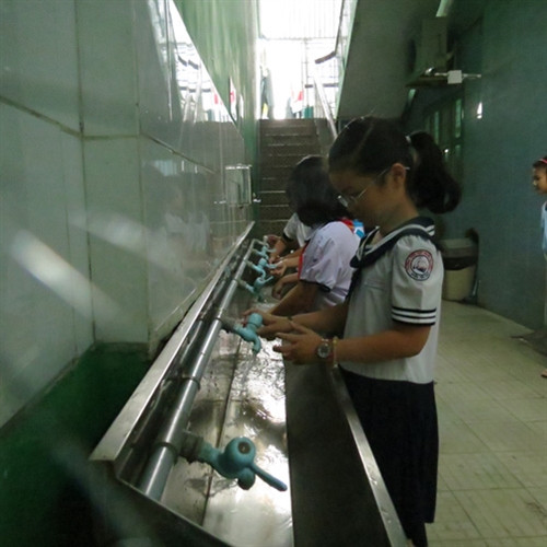 Ai quản mô hình “bán trú vệ tinh”?