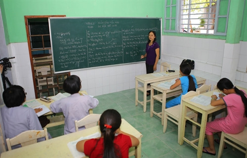 Tấm lòng cô giáo với trẻ mồ côi