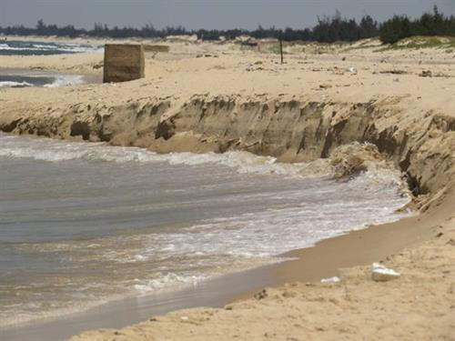 Quảng Bình cần sớm khắc phục sạt lở kè biển, đảm bảo an toàn cho người dân