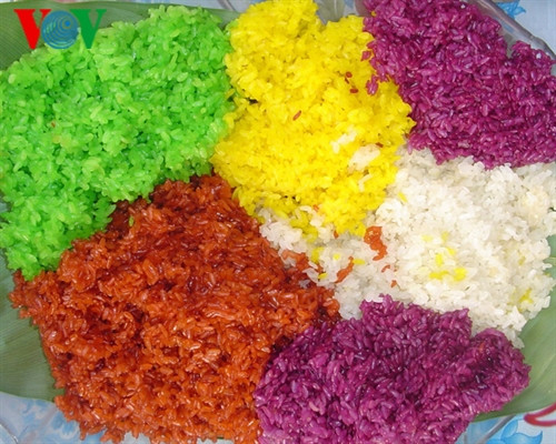 Triết lý sống trong món xôi ngũ sắc ở Mường Lò