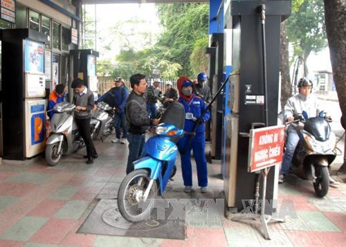 Giá xăng giảm tiếp gần 730 đồng/lít