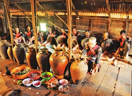 Tục "bẻ cần" của người Bahnar