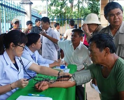 Hội Thầy thuốc trẻ Bình Phước chăm sóc sức khỏe bà con nghèo xã biên giới Đa Kia