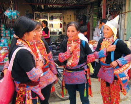 Đi chợ ở xứ người Dao đỏ