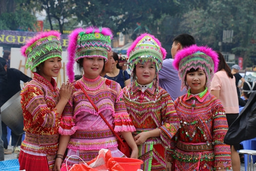 Độc đáo trang phục phụ nữ Mông Hà Giang