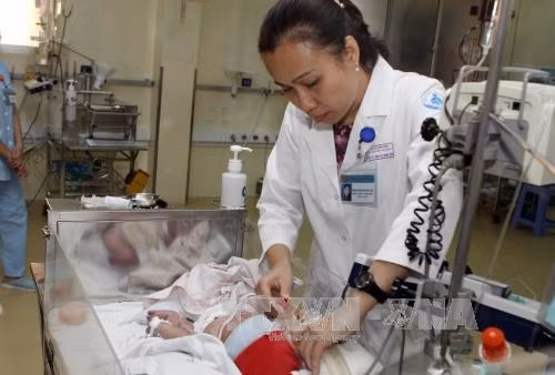 Cứu sống trẻ sơ sinh 2 ngày tuổi khỏi khối bướu máu khổng lồ