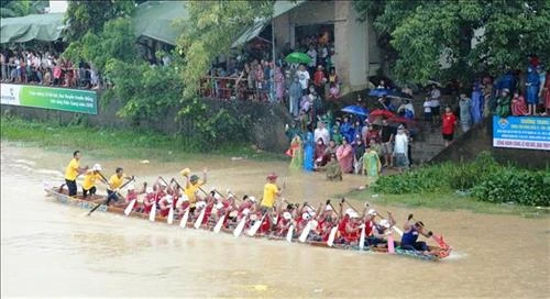 Quảng Bình tổ chức đua thuyền mừng Tết độc lập trên sông Kiến Giang