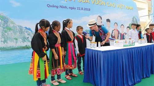Dịch COVID-19: Vinamilk ủng hộ 10 tỷ đồng mua thiết bị y tế giúp phát hiện nhanh dịch