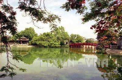 Nắng đẹp trên cả nước trong ngày khai giảng