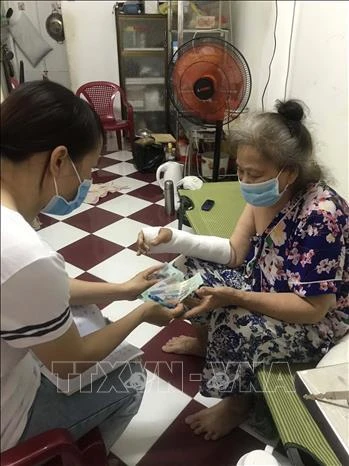 Thành phố Hồ Chí Minh đẩy nhanh tiến độ hỗ trợ đối tượng khó khăn bị ảnh hưởng dịch COVID-19
