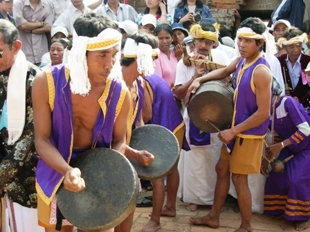 Mối quan hệ giữa hai tộc người Raglai và Chăm