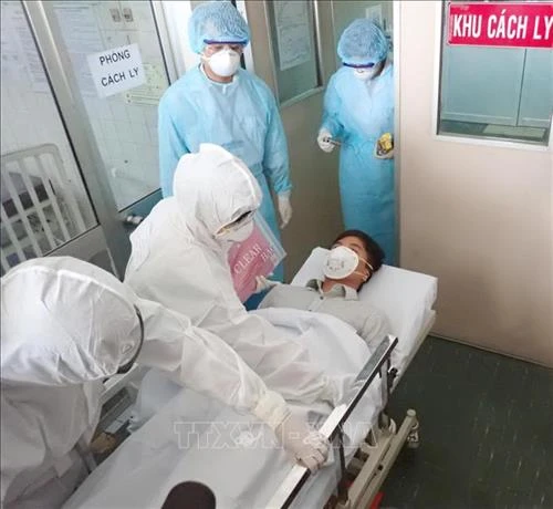 Những "chiến binh áo trắng” và cuộc chiến chống COVID-19 (Bài 2)