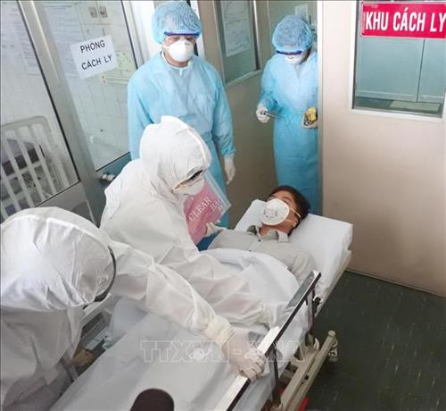 Những "chiến binh áo trắng” và cuộc chiến chống COVID-19 (Bài 2)