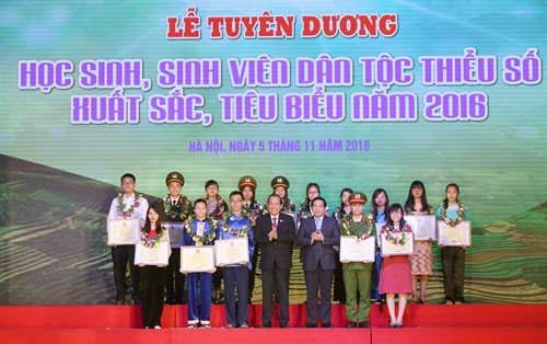 Vinh danh 137 học sinh dân tộc thiểu số xuất sắc năm 2016